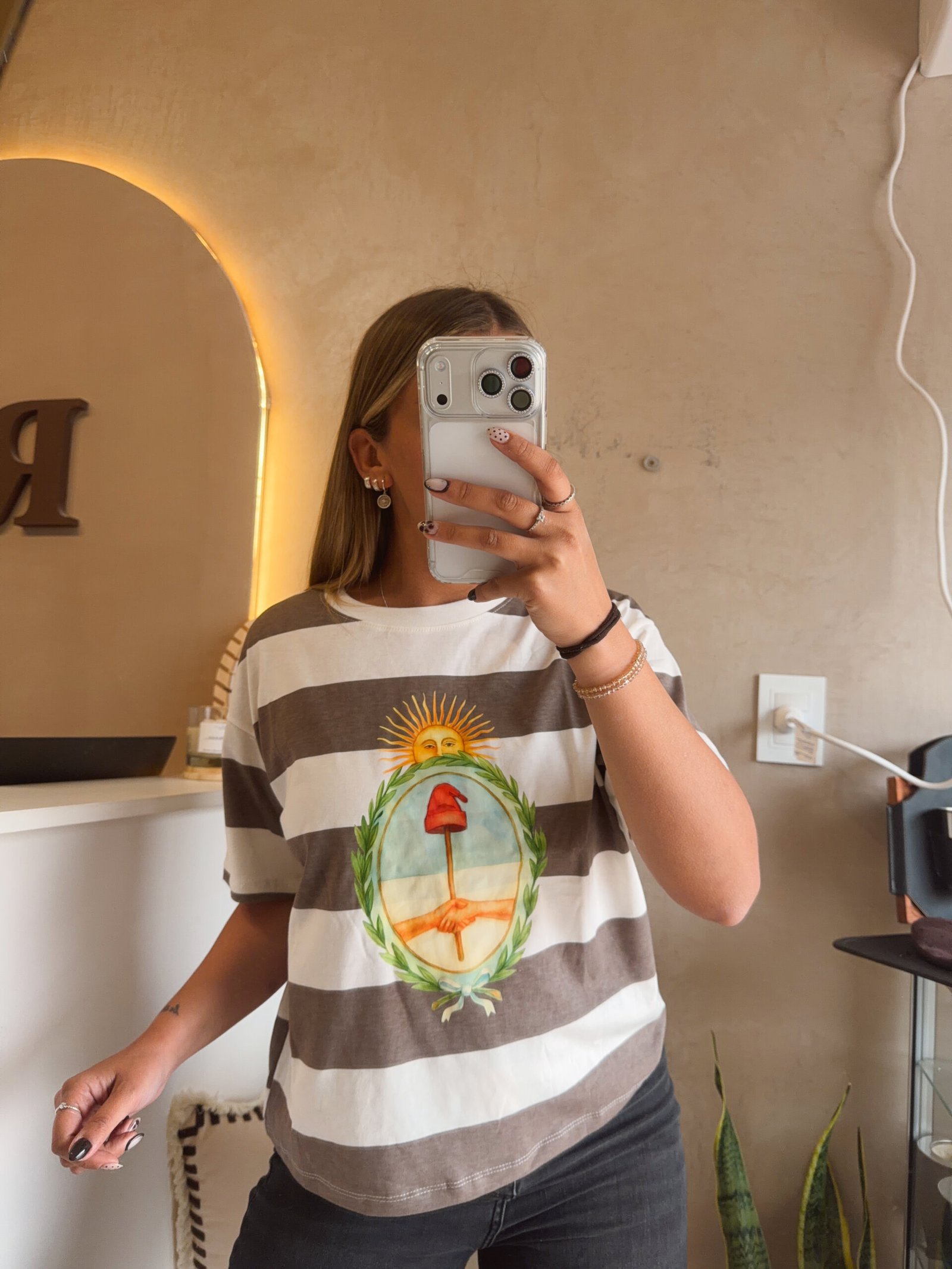 REMERA ALGODON ESCUDO NACIONAL MARRON - Image 2