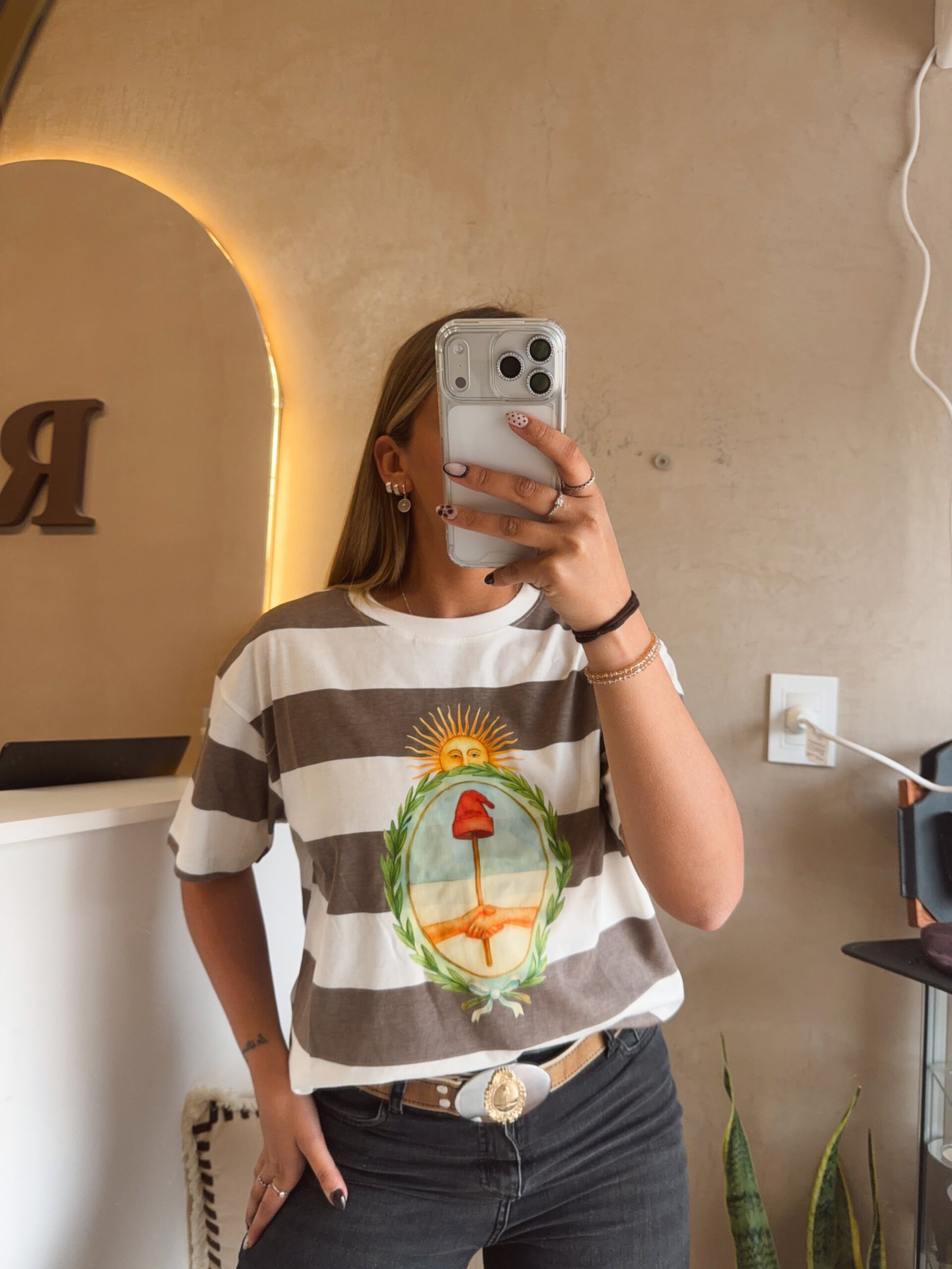 REMERA ALGODON ESCUDO NACIONAL MARRON - Image 3