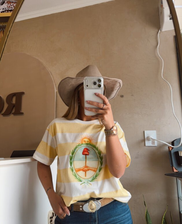 REMERA ALGODON ESCUDO NACIONAL AMARILLA