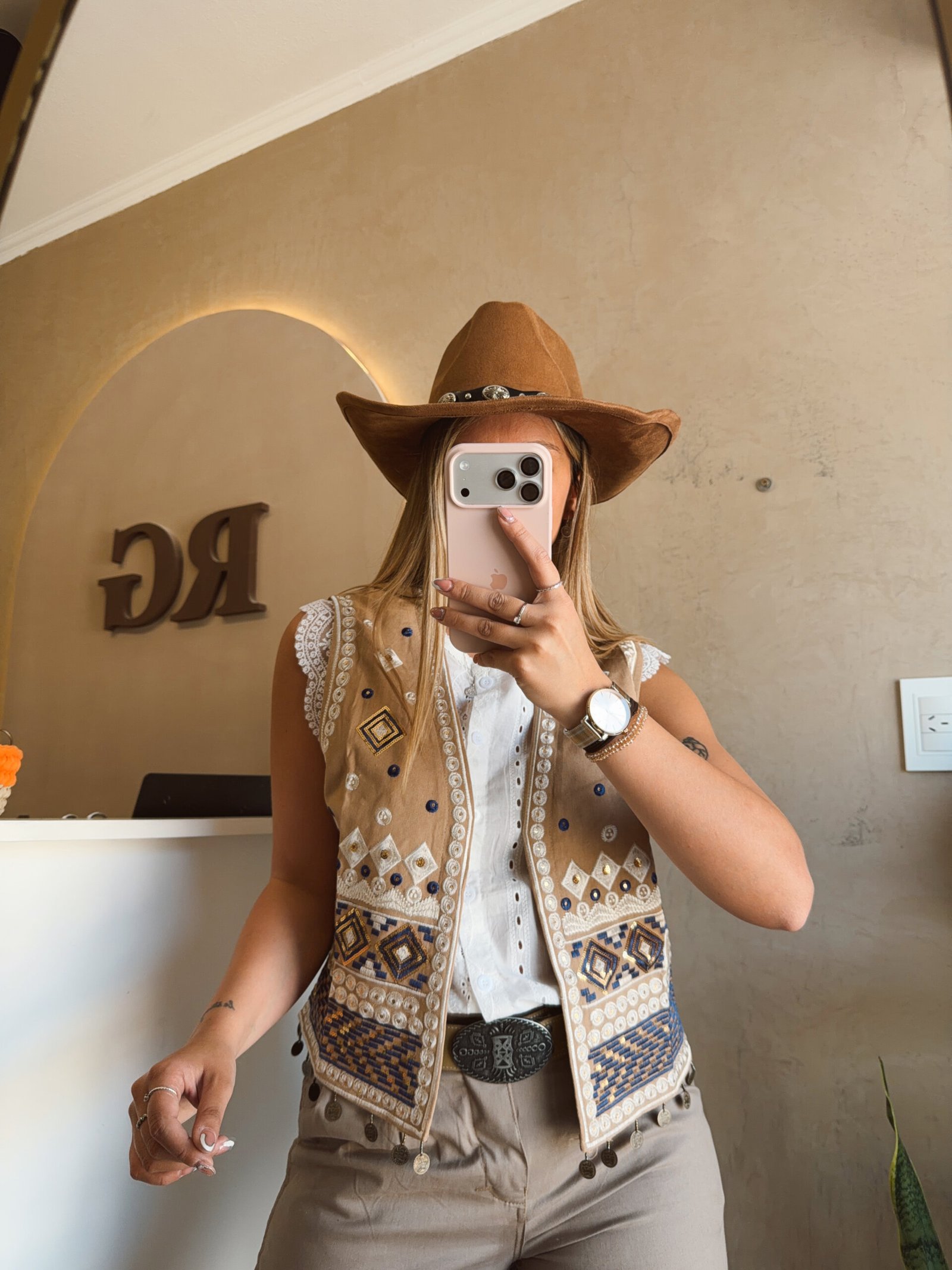 CHALECO BORDADO NINA CAMEL - Image 2