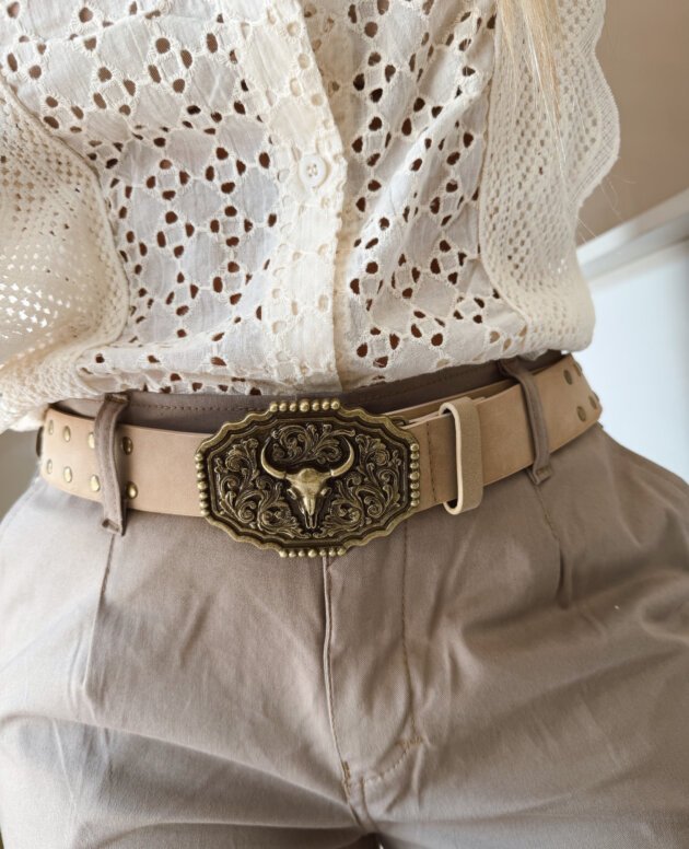 CINTO HEBILLA TORO Y TACHAS