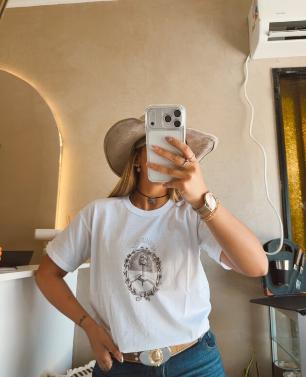 REMERA ESCUDO NACIONAL BLANCA ALGODON