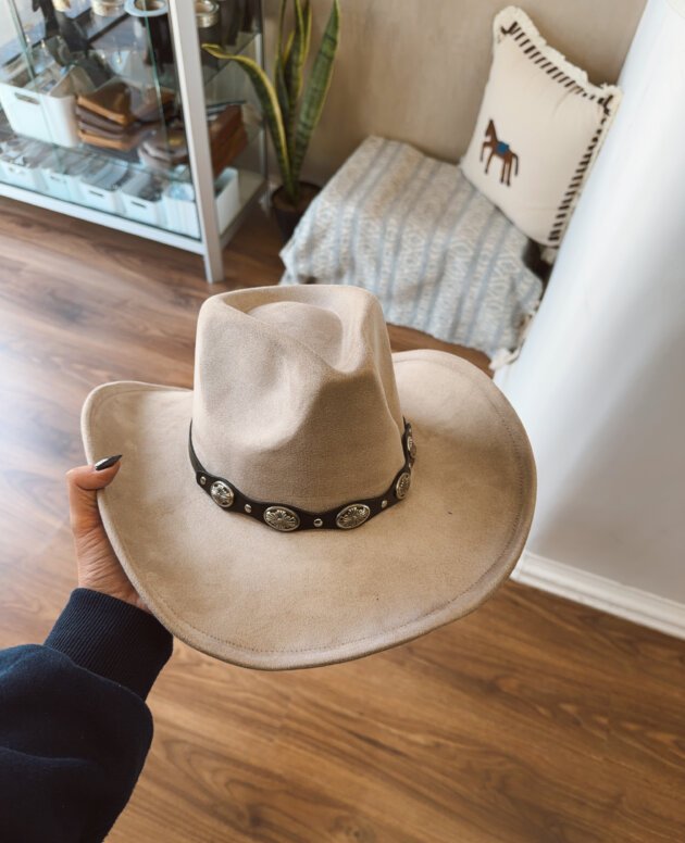 SOMBRERO DE PAÑO TIRA ECOCUERO Y APLIQUES BEIGE