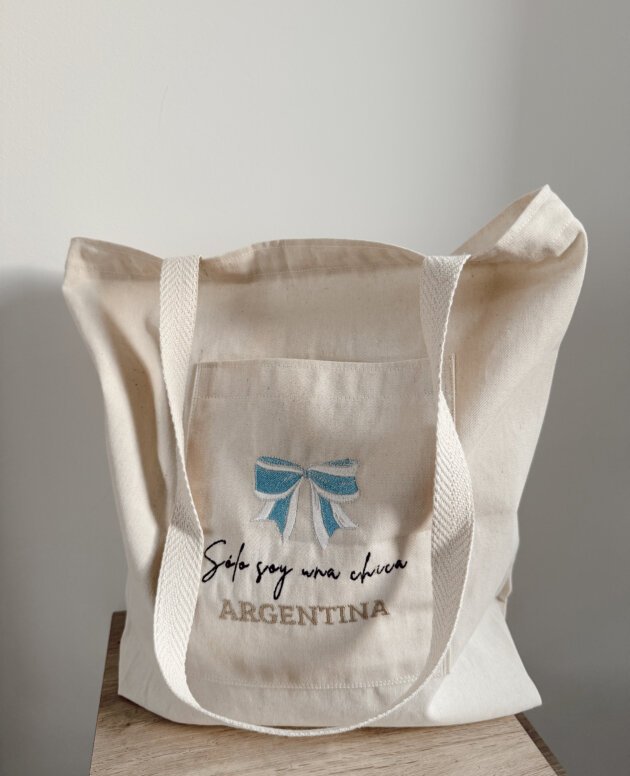 TOTE BAG SOY UNA CHICA ARG BORDADA