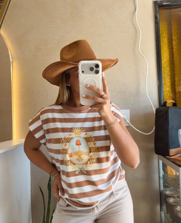 MUSCULOSA RAYADA MARRON MANGA JAPONESA ESCUDO