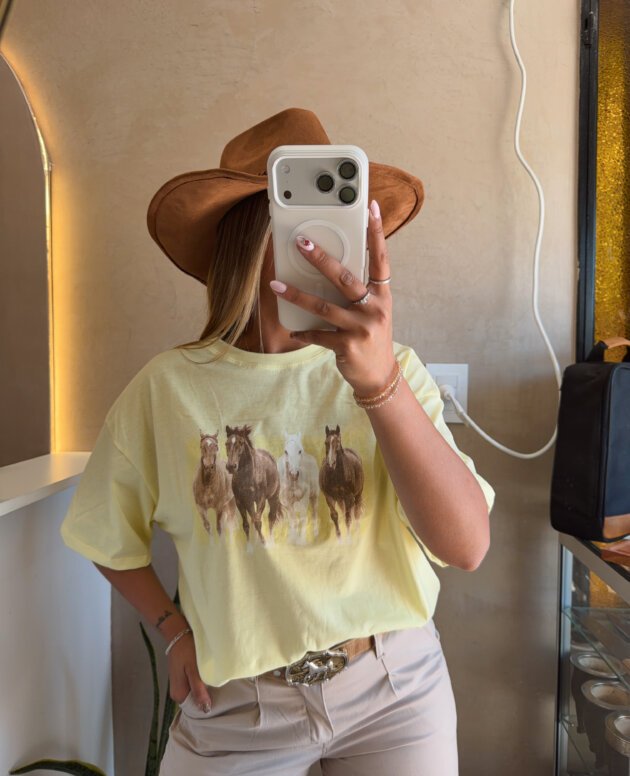 REMERA CABALLOS AMARILLA