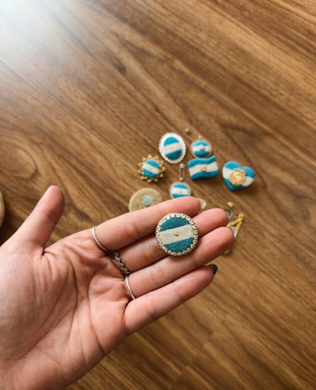 ESCARAPELA REDONDA STRASS