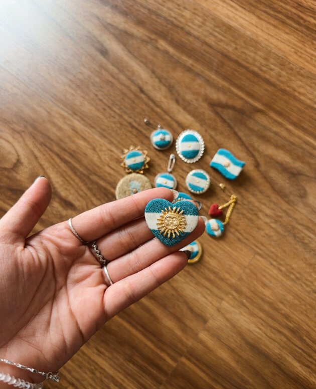 ESCARAPELA CORAZON CON SOL