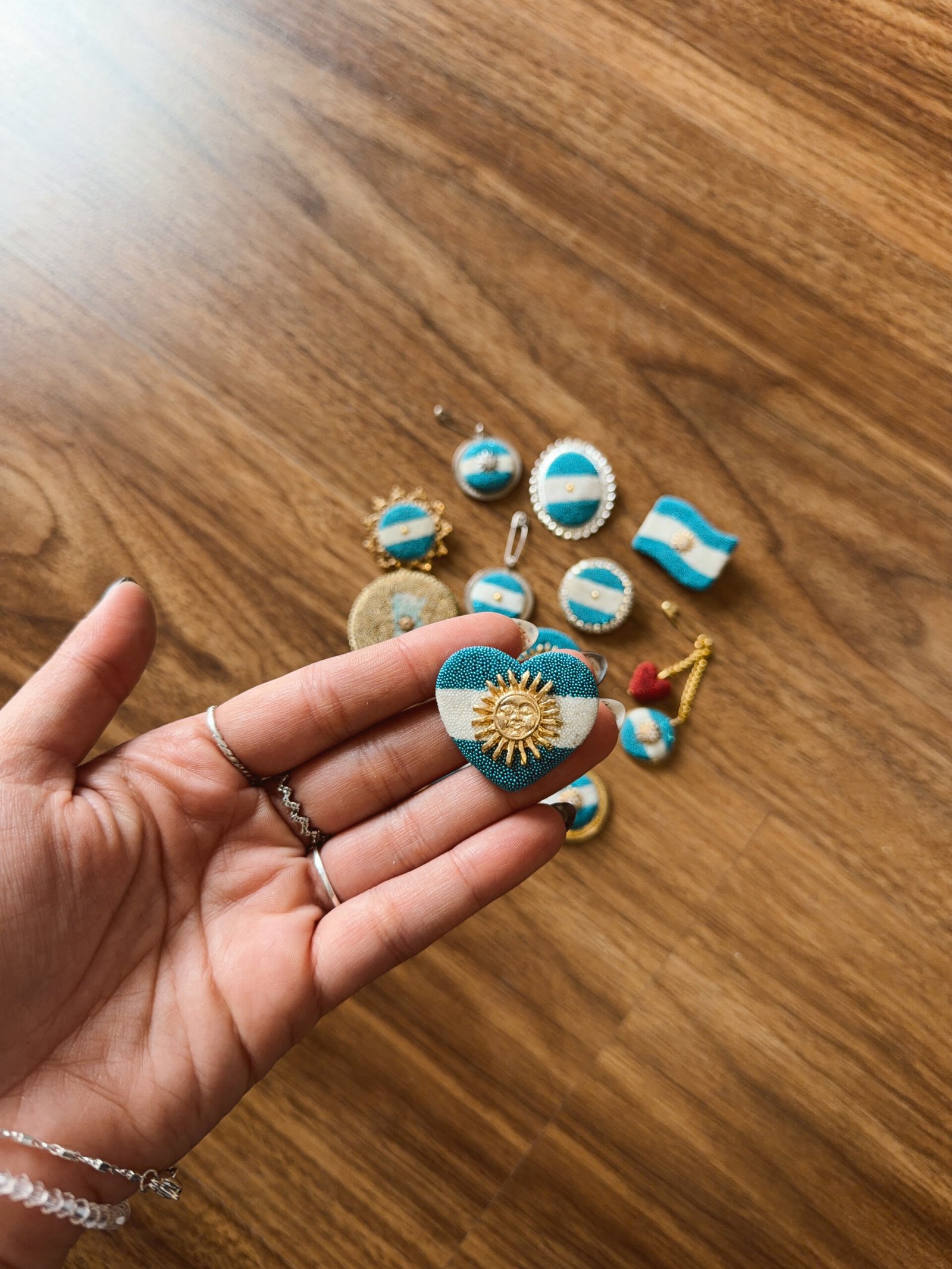 ESCARAPELA CORAZON CON SOL