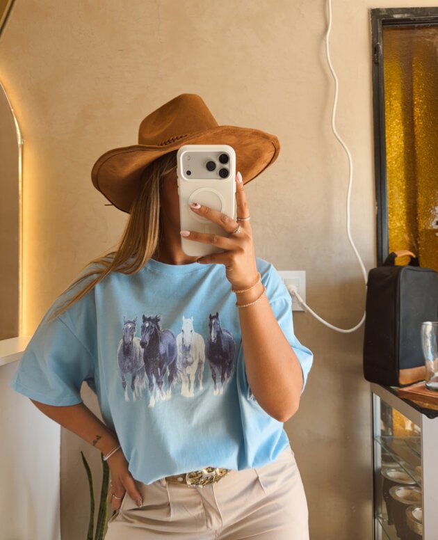 REMERA CABALLOS CELESTE