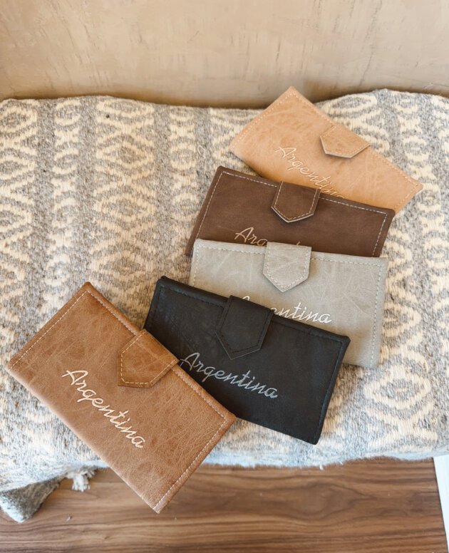 BILLETERA ARGENTINA BORDADA