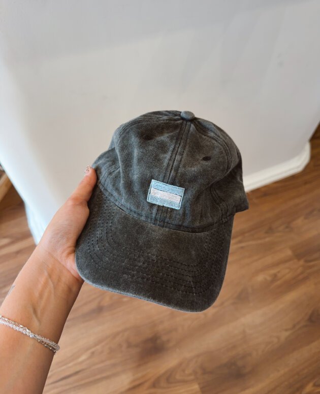 GORRA BORDADA BANDERA ARG GRIS