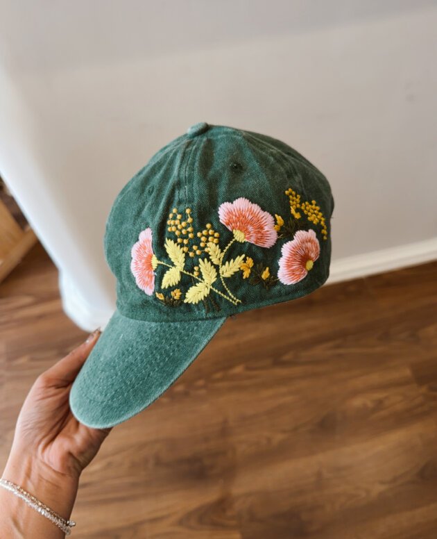 GORRA BORDADA FLORES VERDE