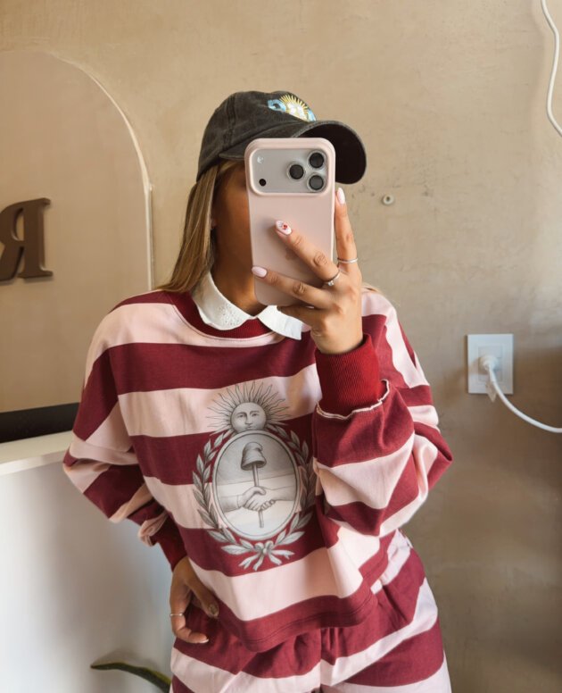 BUZO RÚSTICO ESCUDO FUCSIA