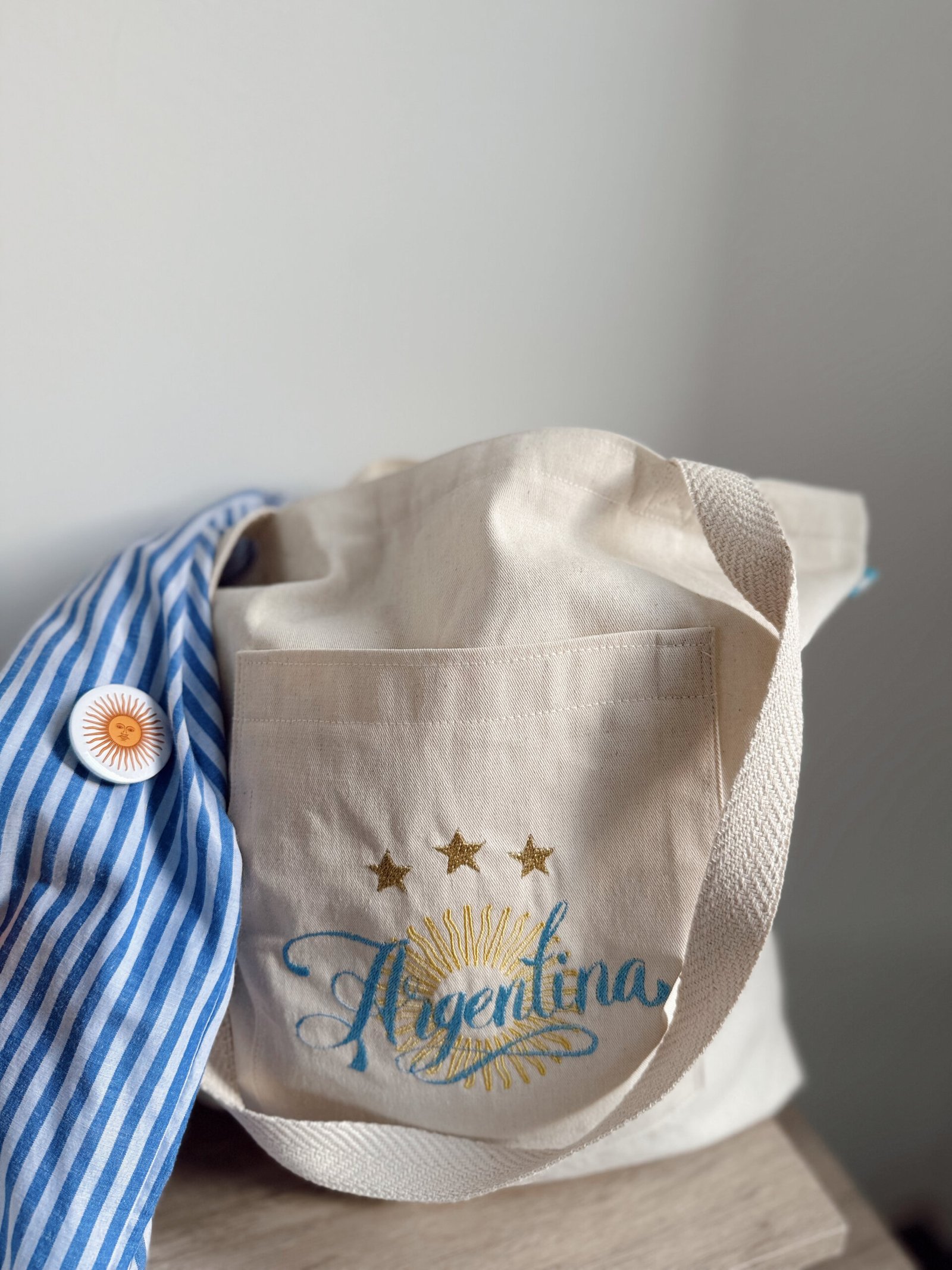 TOTE BAG TRES ESTRELLAS BORDADA - Image 2