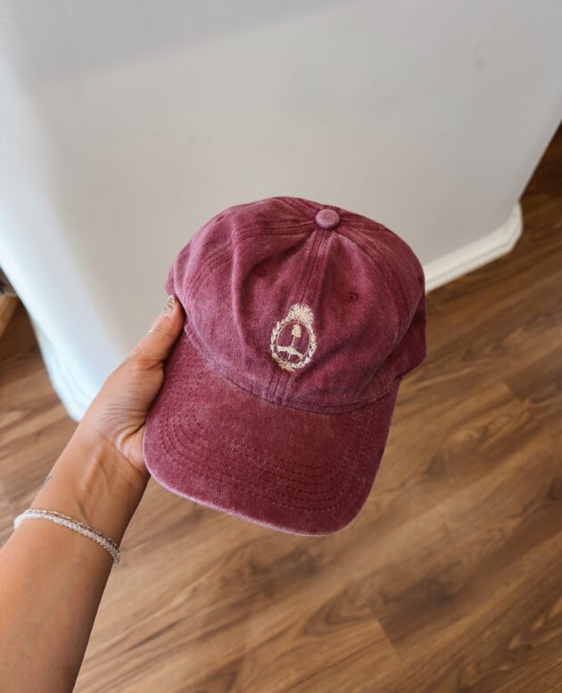 GORRA ESCUDO NACIONAL BORDADA ROSA