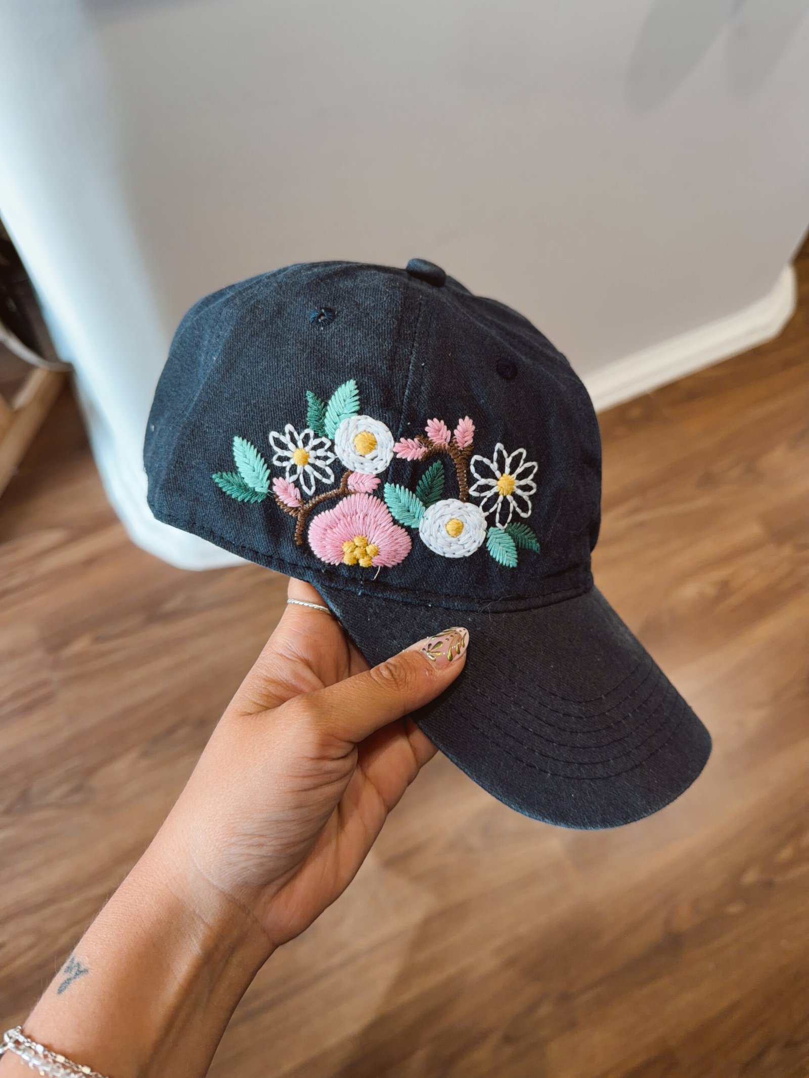 GORRA BORDADA FLORES AZUL