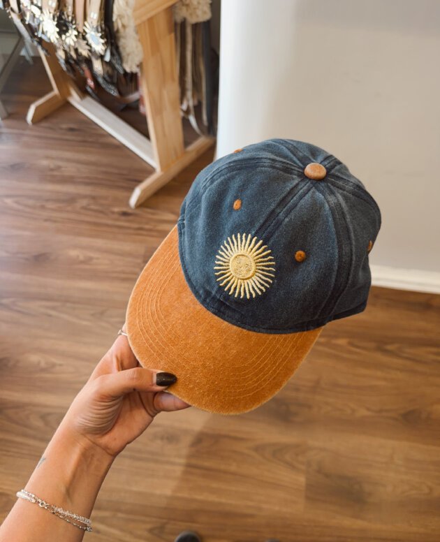 GORRA BORDADA COMBINADA NARANJA Y AZUL