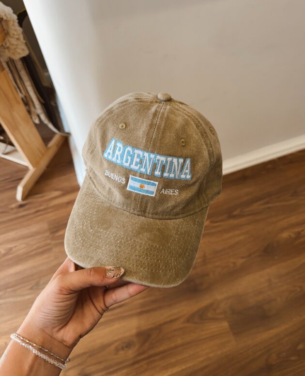 GORRA BORDADA ARG Y BANDERA BEIGE