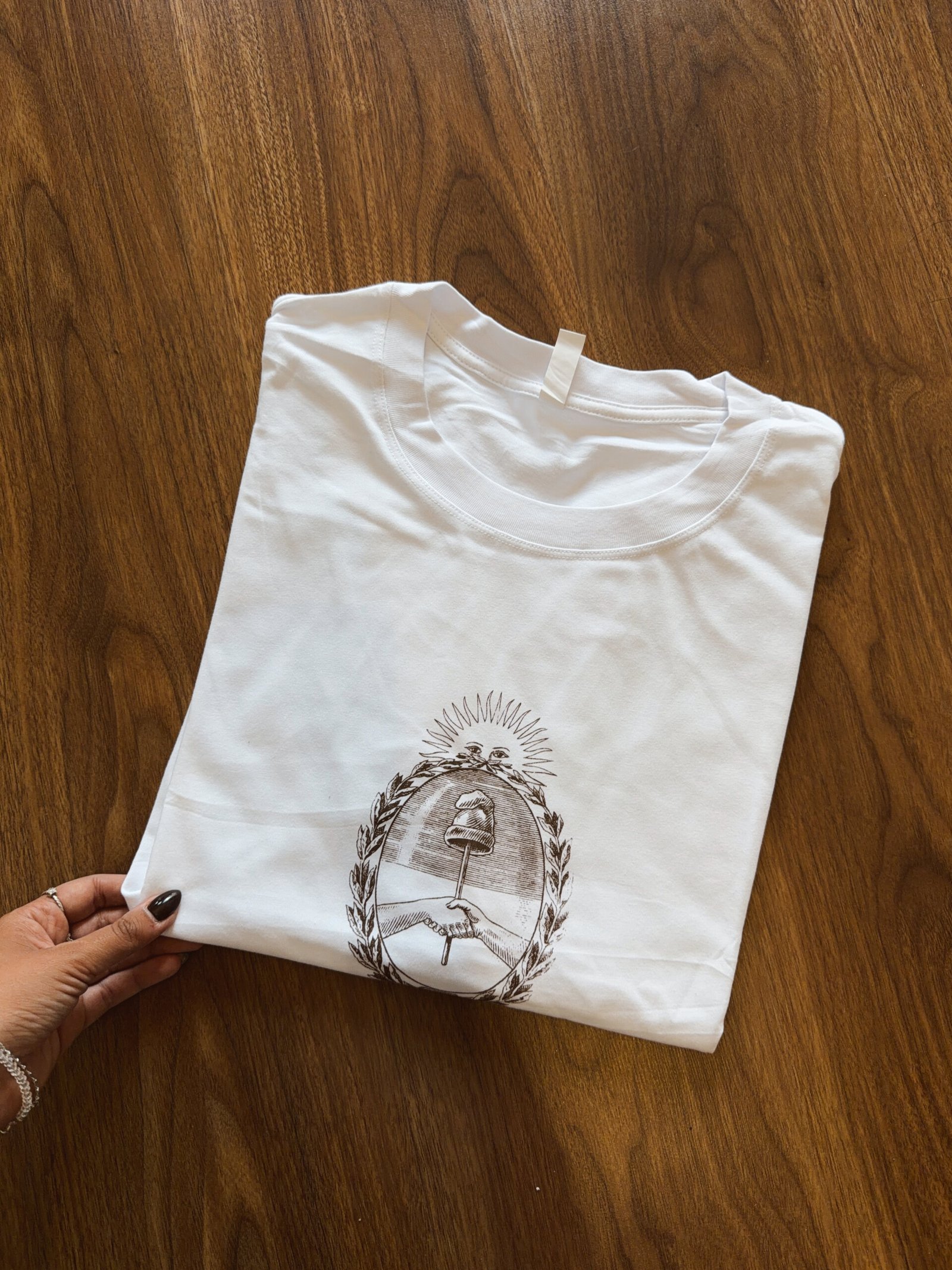 REME ALGODON PREMIUM OVER ESCUDO NACIONAL BLANCO - Image 2