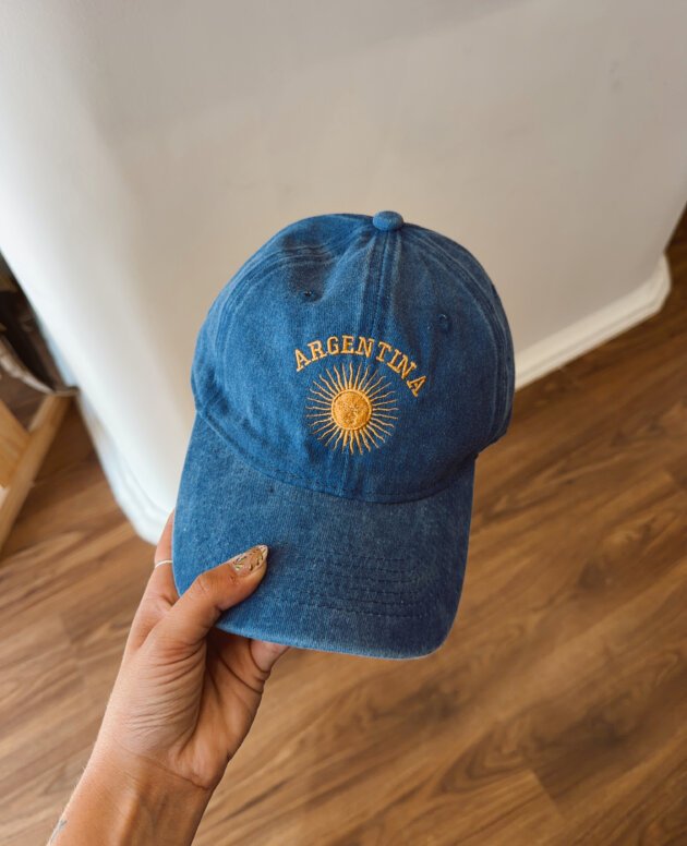 GORRA BORDADA ARG Y SOL AZUL