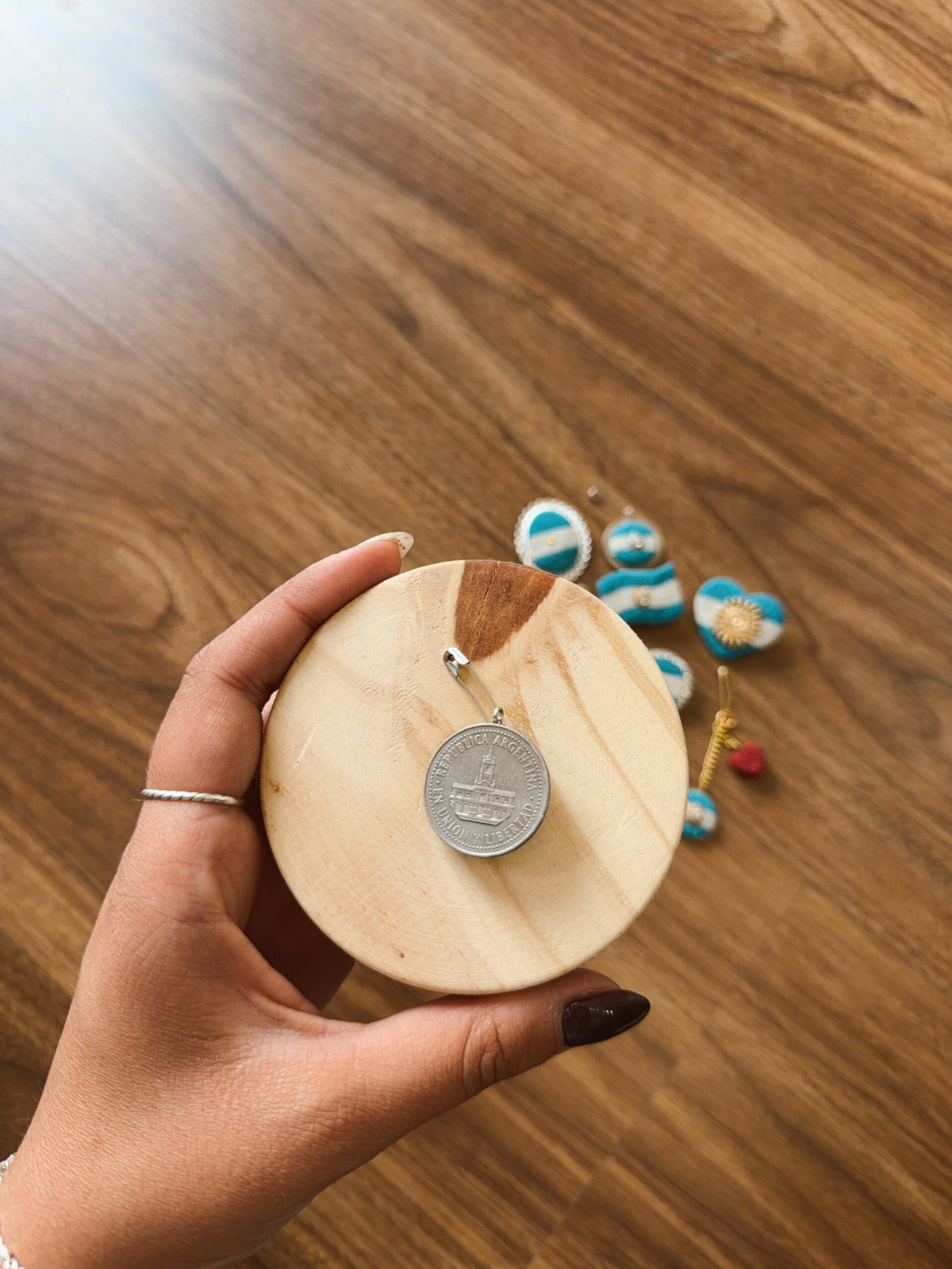 ESCARAPELA MONEDA 0,25 SOL PLATEADO - Image 2