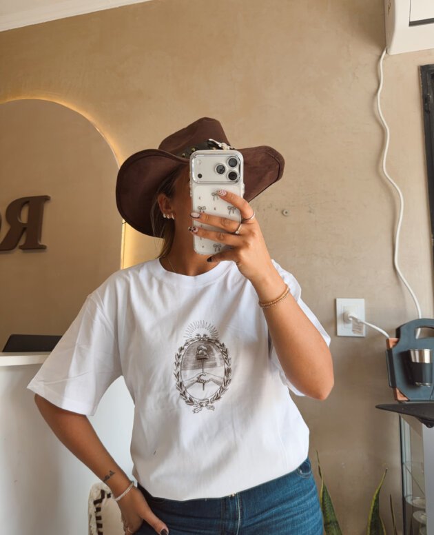 REME ALGODON PREMIUM OVER ESCUDO NACIONAL BLANCO