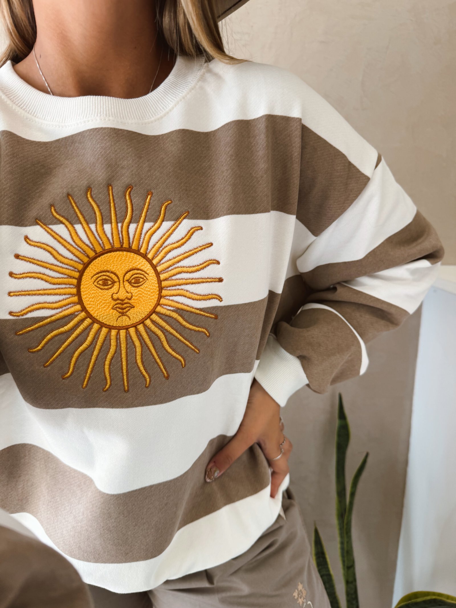 BUZO ALGODON RUSTICO BORDADO BEIGE - Image 2