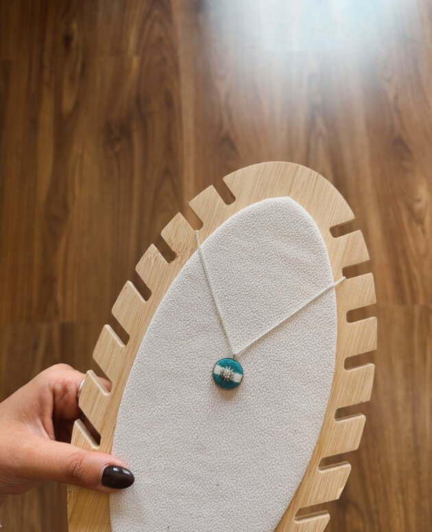 COLLAR MONEDA PLATEADO ACERO