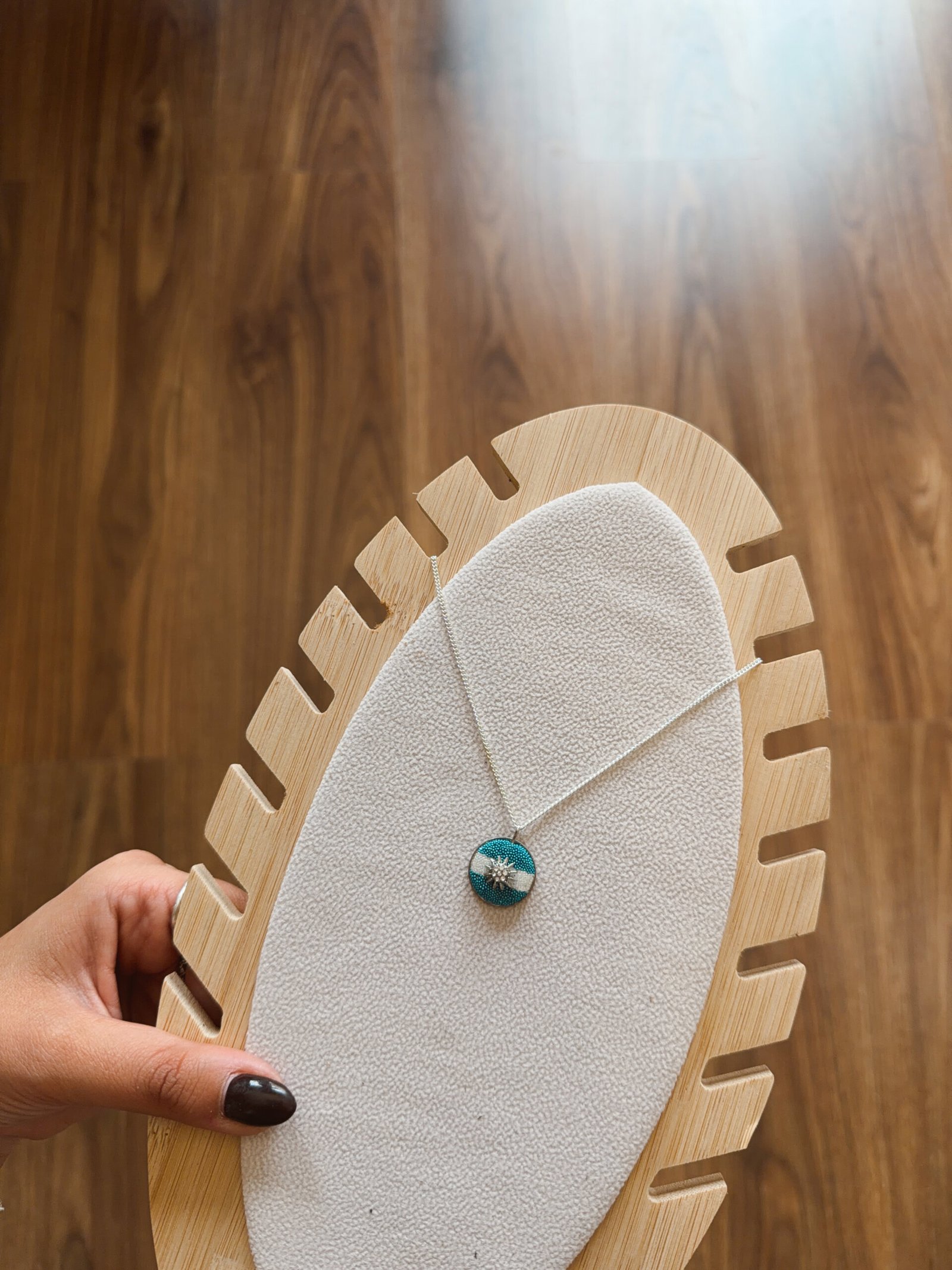 COLLAR MONEDA PLATEADO ACERO