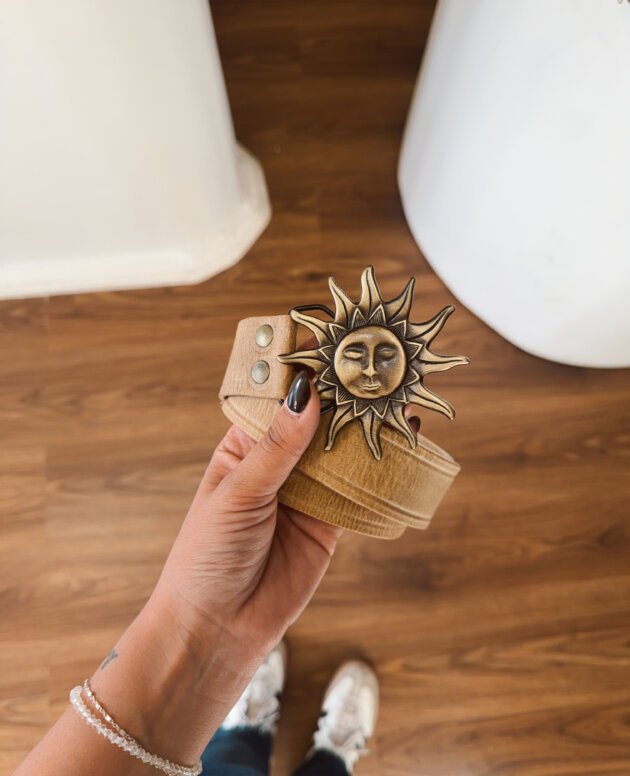 CINTO SOL CON CARA DORADO CUERO CRUDO