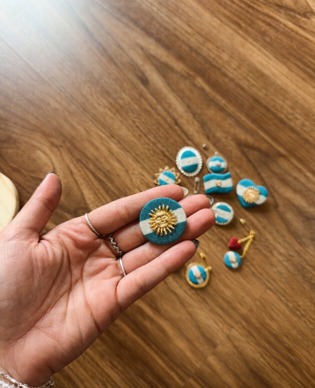 ESCARAPELA REDONDA SOL DORADO