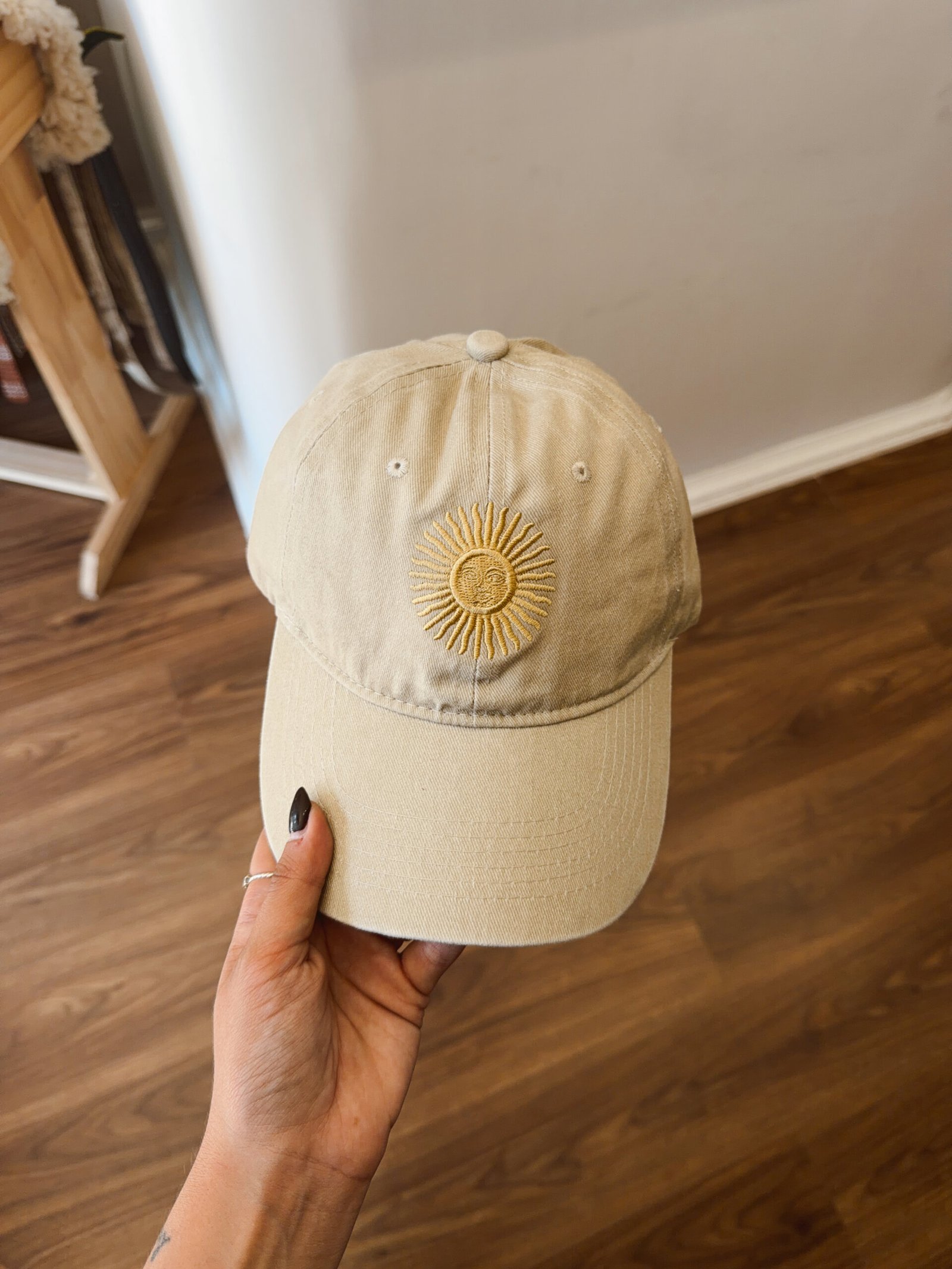 GORRA BORDADA LISA NATURAL