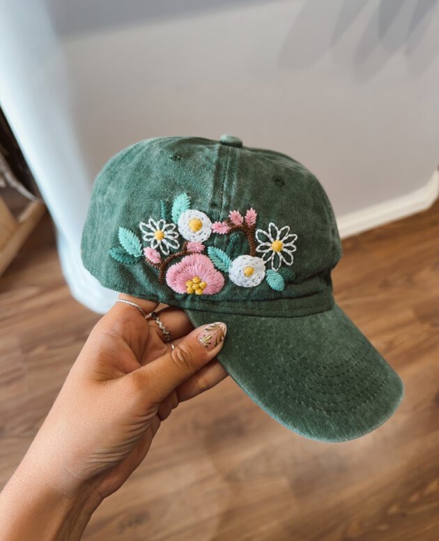 GORRA BORDADA FLORES VERDE