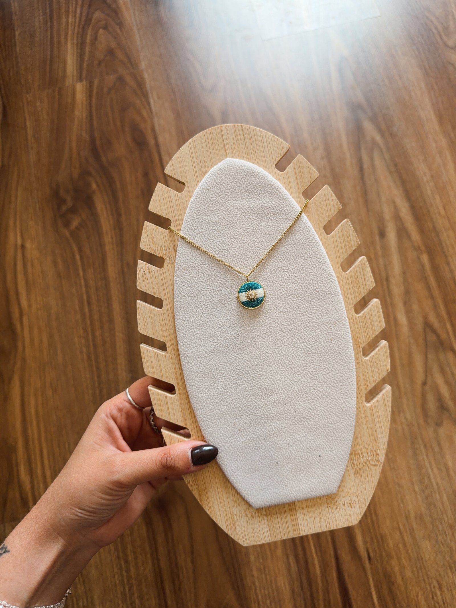 COLLAR MONEDA DORADO ACERO - Image 2