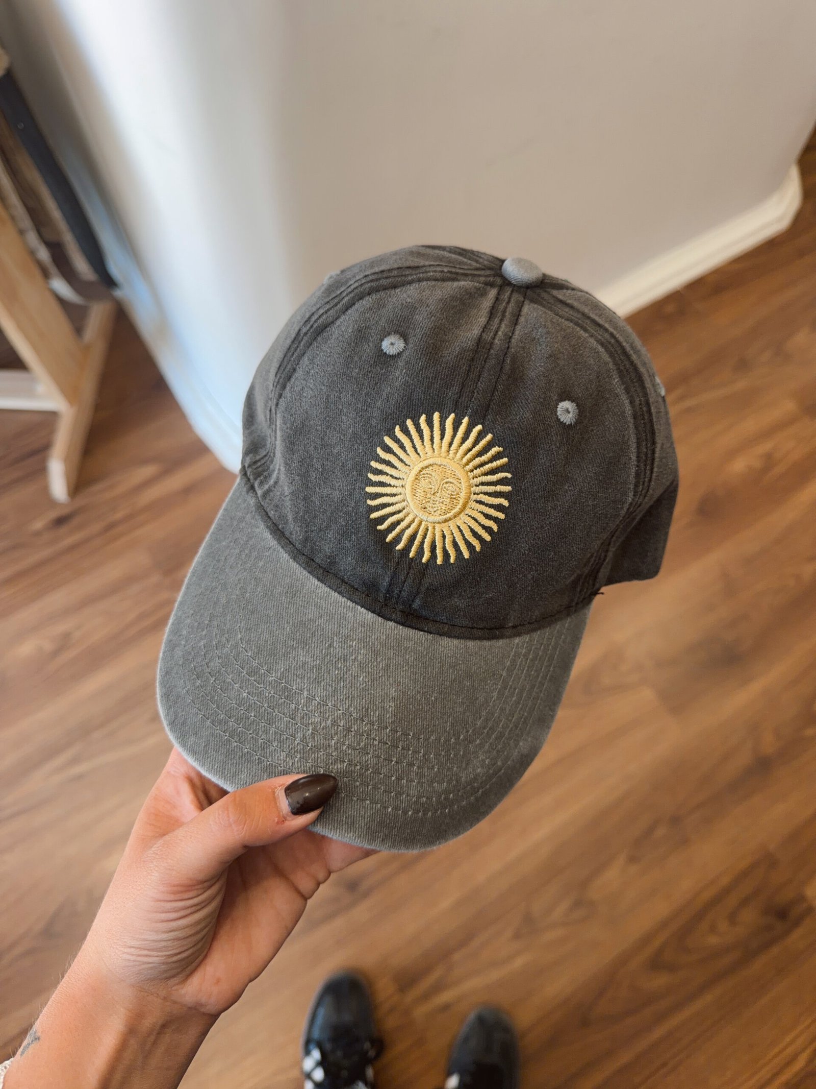 GORRA BORDADA COMBINADA GRIS CLARO Y GRIS OSCURO