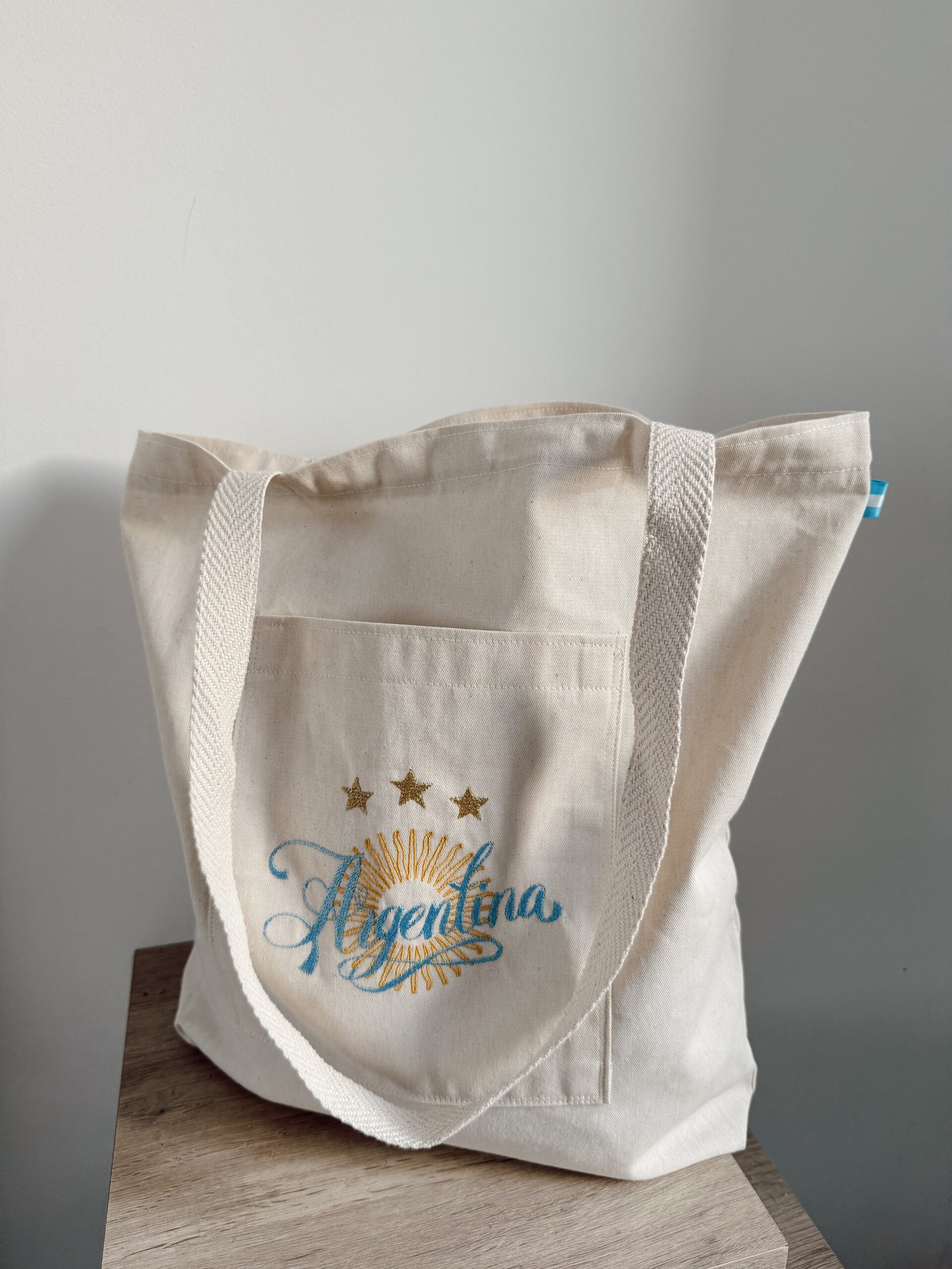TOTE BAG TRES ESTRELLAS BORDADA