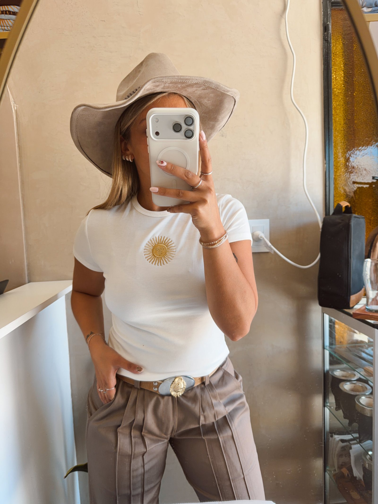 REMERA SOL BORDADO BÁSICA - Image 2