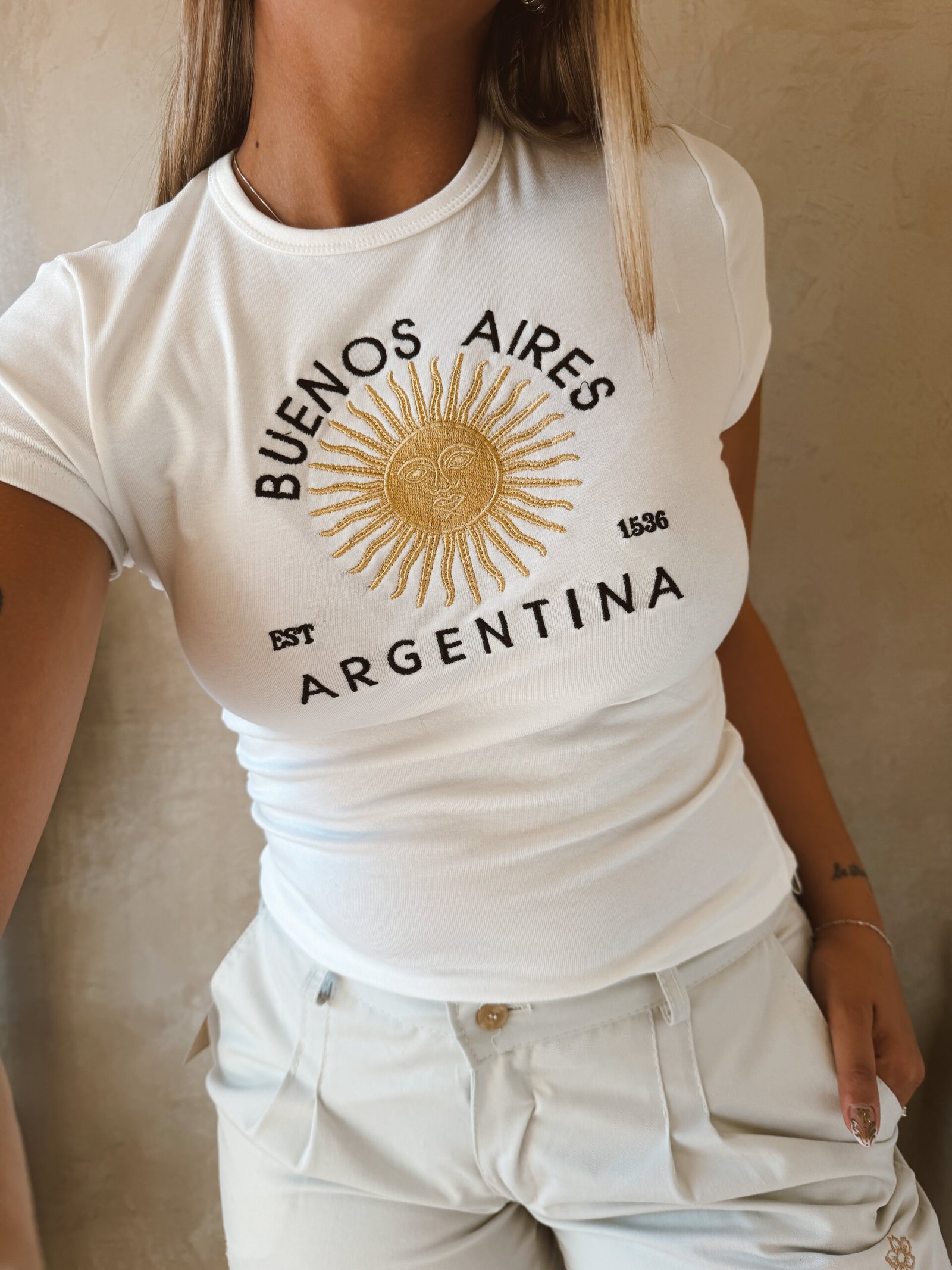 REMERA BUENOS AIRES ARG BORDADA