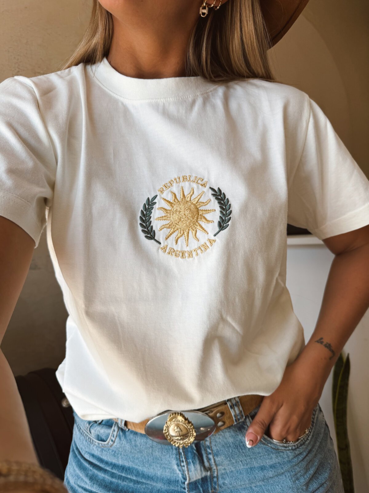 REMERA REPUBLICA ARG Y SOL NATURAL