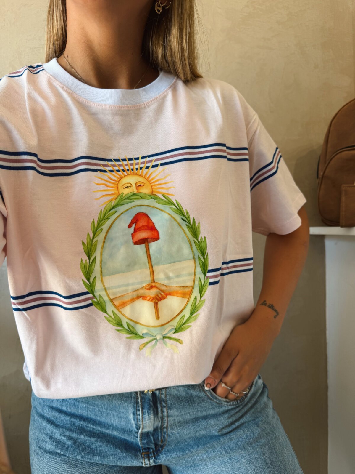 REMERA ESCUDO NACIONAL ROSA - Image 2