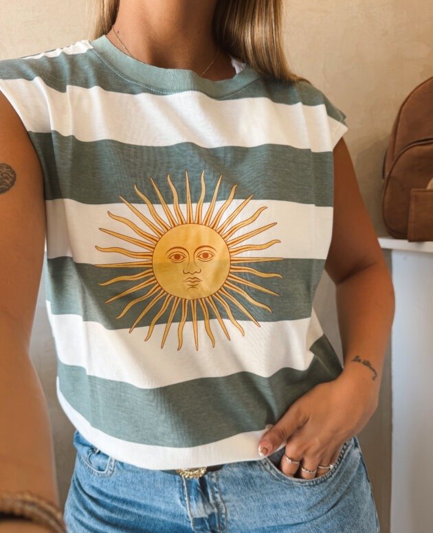MUSCULOSA RAYADA SOL DE MAYO