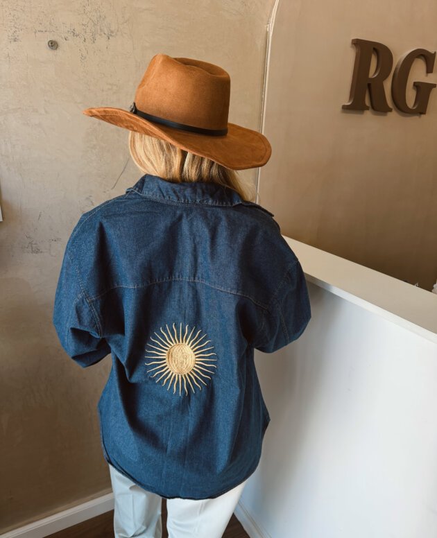 CAMISA DE JEANS LARGA BORDADA AZUL