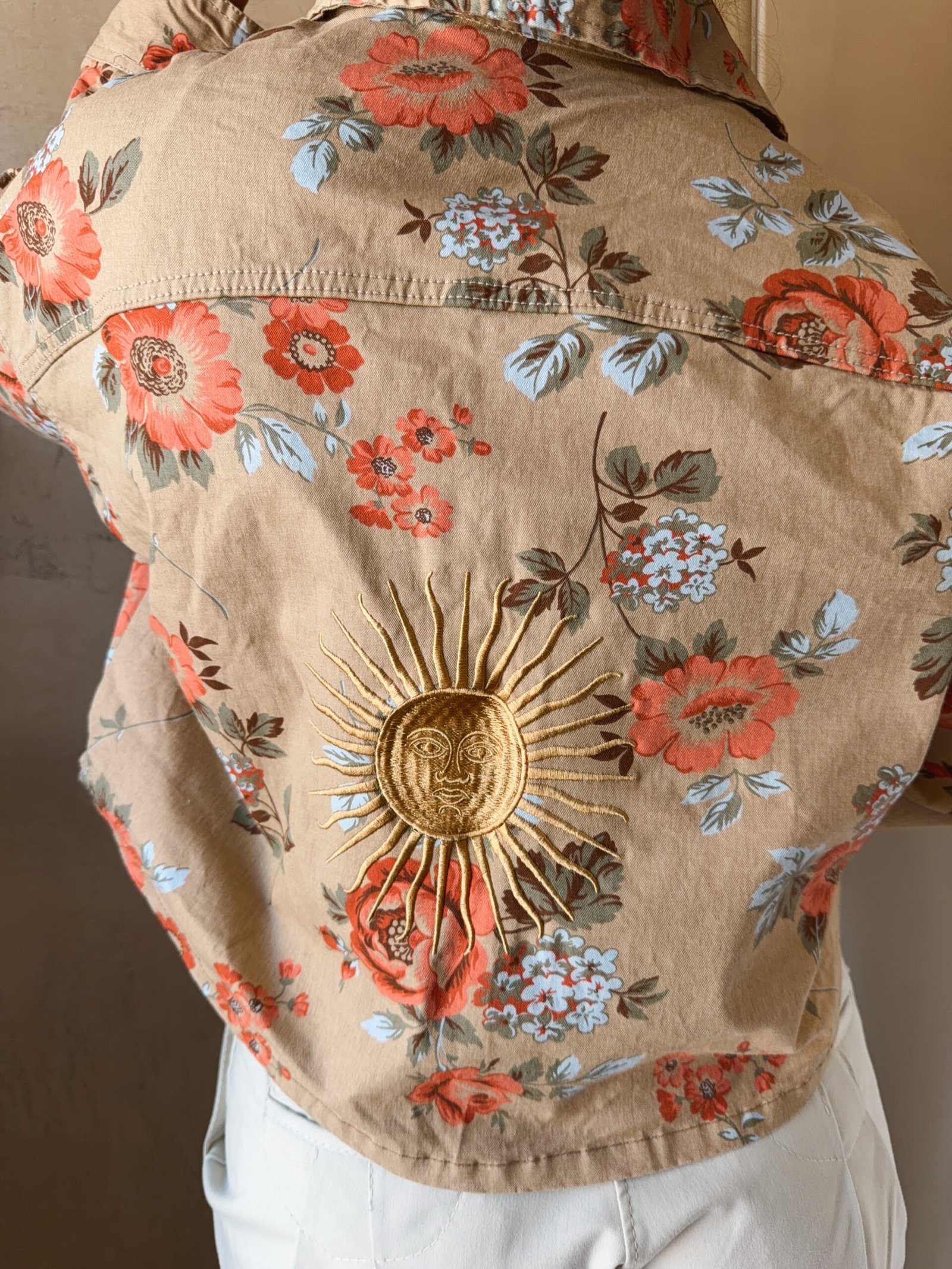 CAMPERA FLOREADA SOL BORDADO - Image 4