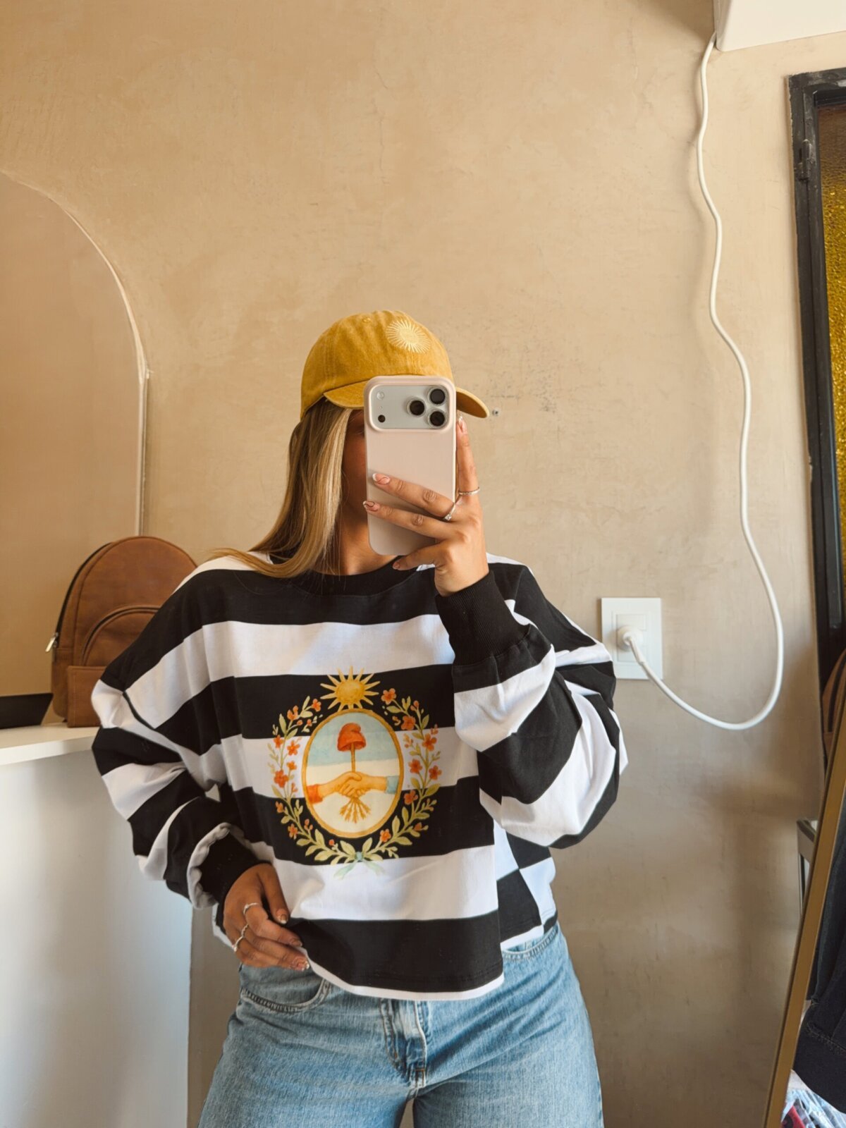 BUZO ESCUDO NACIONAL NEGRO Y BLANCO