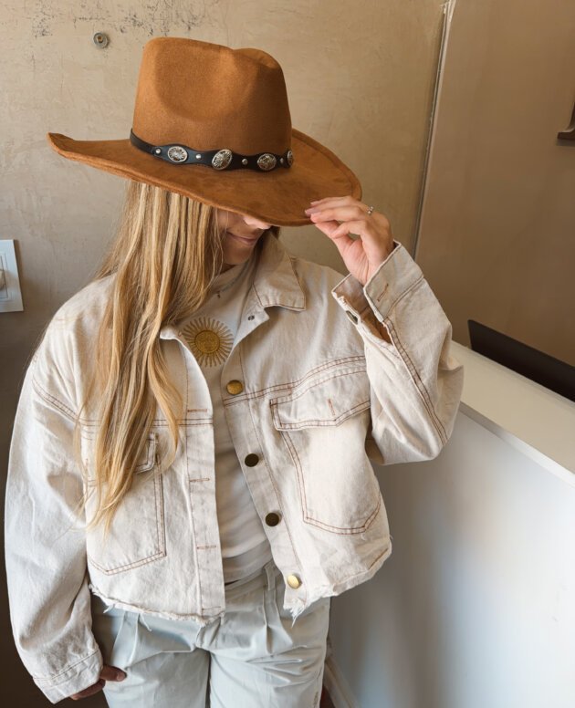 CAMPERA DE JEANS BEIGE DESFLECADA