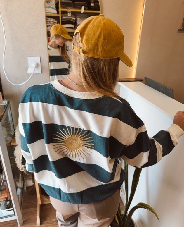 BUZO RAYADO VERDE AZULADO SOL BORDADO ESPALDA