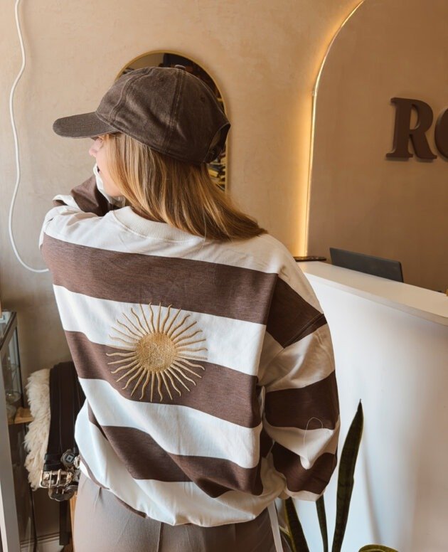 BUZO RAYADO BEIGE SOL BORDADO ESPALDA