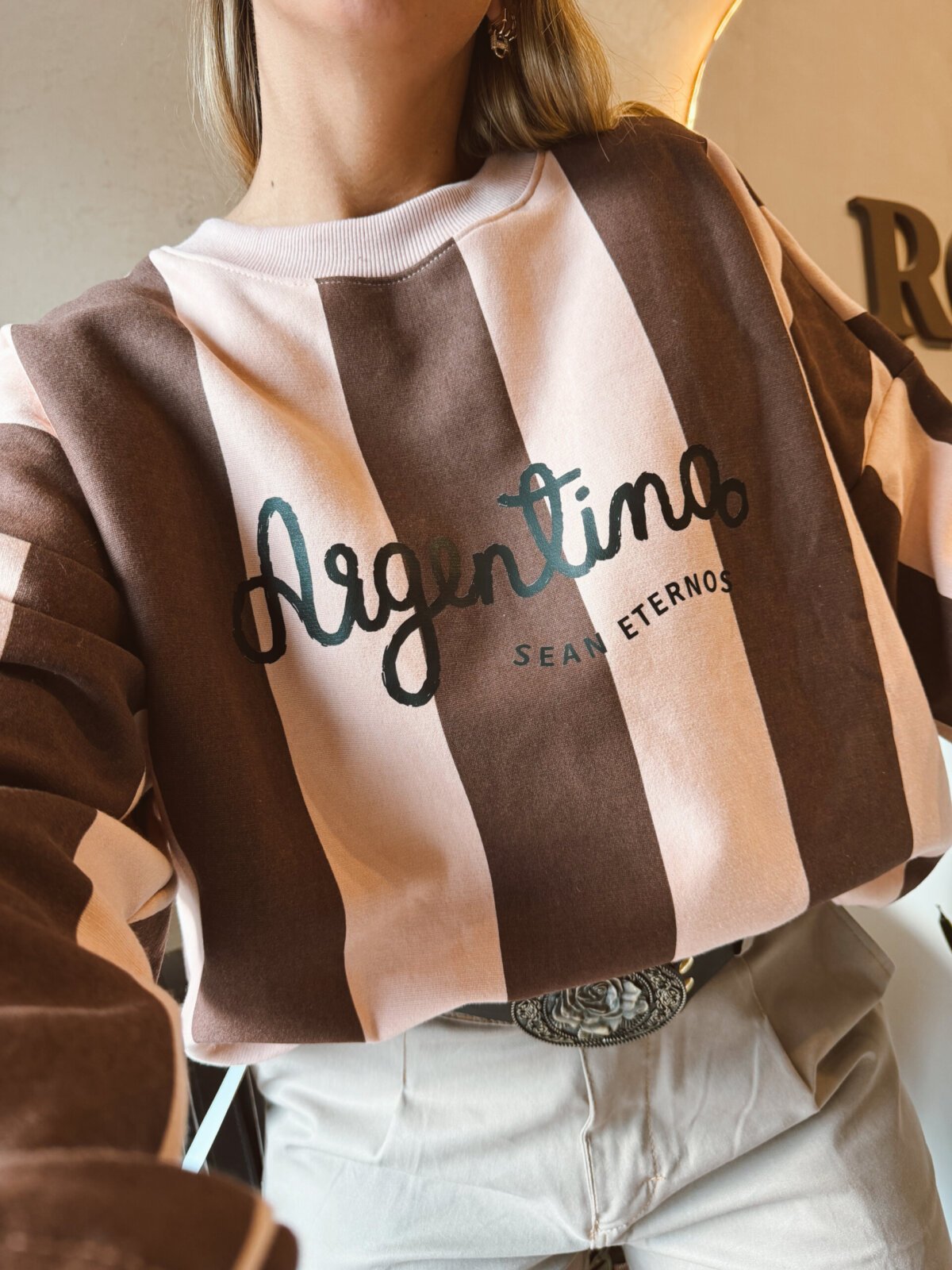 BUZO SEAN ETERNOS CHOCOLATE Y ROSA