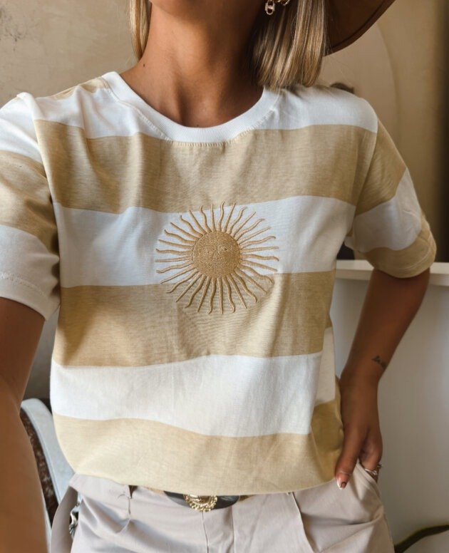 REMERA BEIGE RAYADA SOL BORDADO